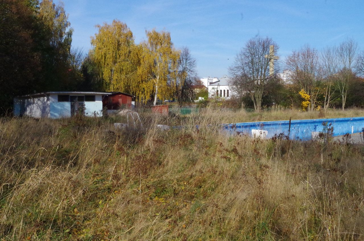Legnica: Baseny przy Radosnej. Kiedyś wypoczywał tu cały "Kopernik" i "Piekary"