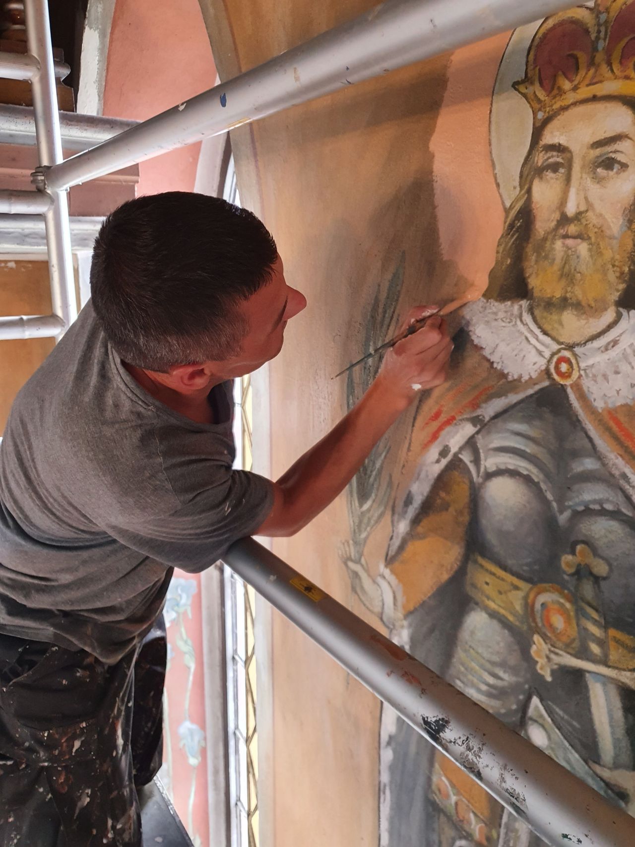 Rzeźbiarz, strażak, społecznik – Krzysztof Balewski z Osieka nad Wisłą to człowiek o wielu, nie tylko artystycznych, talentach!