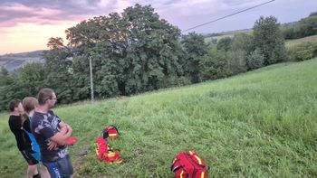 Staszkówka: Z ostatniej chwili. Wypadek z udziałem traktora. Służby szukają poszkodowanego, który oddalił się z miejsca zdarzenia