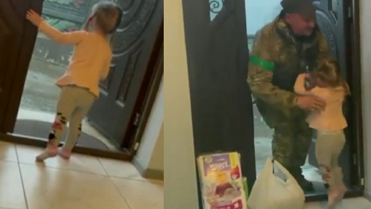 Mężczyzna wrócił do domu z wojny.