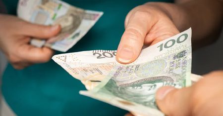 1050 zł miesięcznie oprócz 800 plus. Wystarczą 183 dni