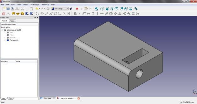 FreeCAD pozwala na projektowanie brył 3D w analogiczny sposób jak w wypadku komercyjnych aplikacji CAD.
