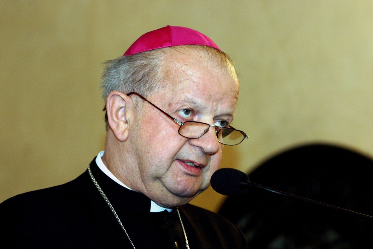 Kardynał Stanisław Dziwisz. Syn doradcy prezydenta blokował dostęp do kardynała. 