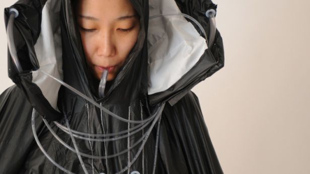 Płaszcz przeciwdeszczowy dla... spragnionych [wideo] 1