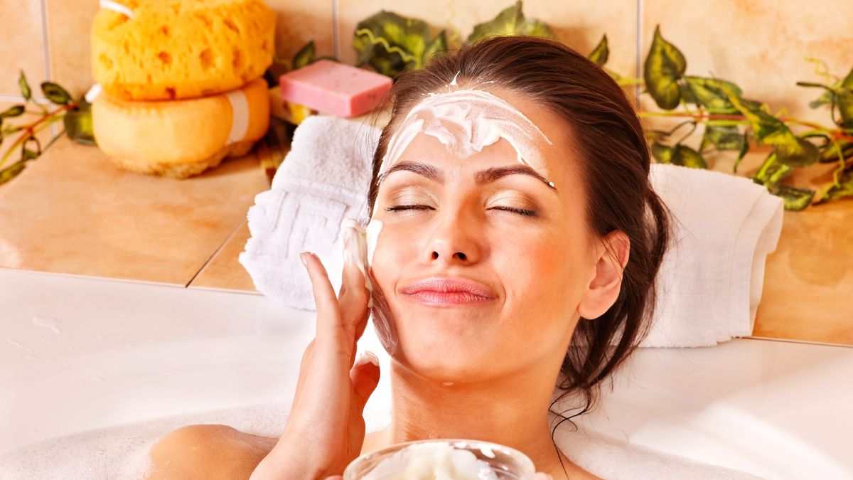 Domowy peeling ma za zadanie skuteczne złuszczanie naskórka.