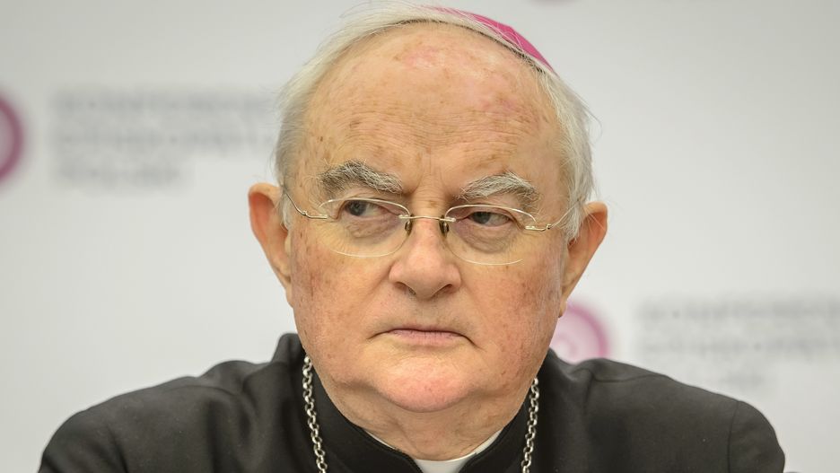 Arcybiskup Henryk Hoser znów w szpitalu. Powikłania po COVID-19