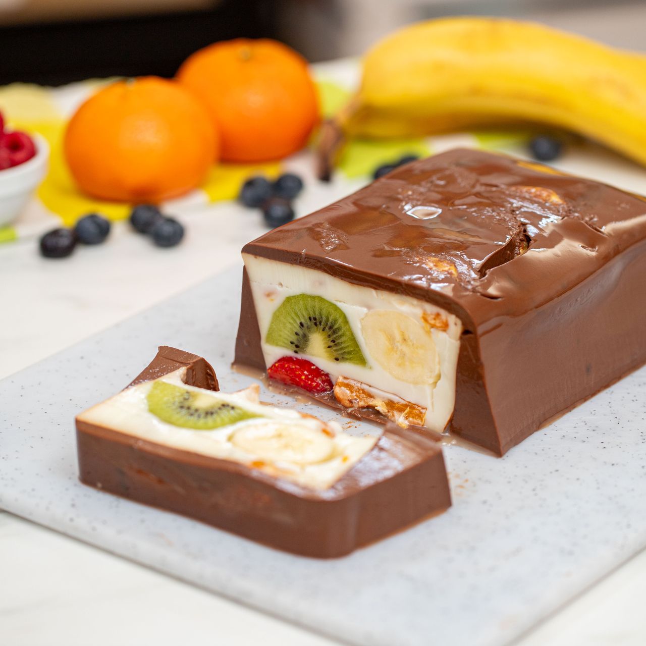Chocolate-fruit cube