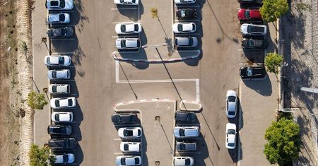 Walczył o życie w szpitalu. Pacjent zapłacił fortunę za parking