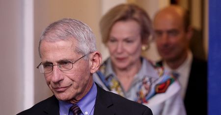 Koronawirus na świecie. Ekspert USA w dziedzinie wirusologii Anthony Fauci przechodzi kwarantannę