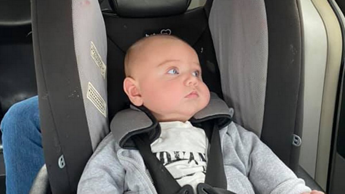 Wyrośnięty synek kobiety