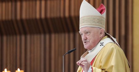 Kard. Nycz ostrzega ws. katechetów: sami wycofamy się ze szkół