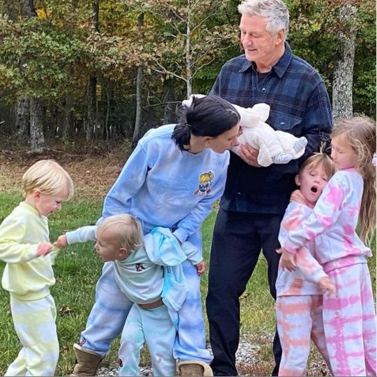 Alec Baldwin i Hilaria Thomas Baldwin z dziećmi