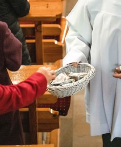 W tej części kraju są najbardziej hojni. Tyle Polacy dają na tacę