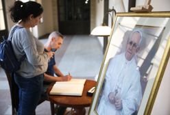 Papież miał krwotok? Neurolog wyjaśnia, co działo się nad ranem