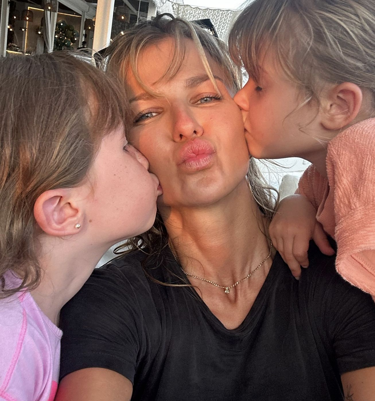 Anna Lewandowska z córkami