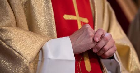 Górale mieli dość księdza. "Wrzucali mu na tacę po groszu"