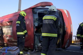 Sztab kryzysowy po katastrofie na Węgrzech.