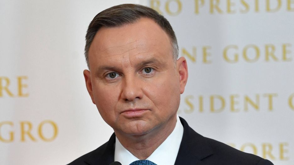 Andrzej DudaCetinje, Czarnog�ra, 17.11.2021. Prezydent RP Andrzej Duda podczas konferencji prasowej z udzia�em prezydenta Czarnog�ry w Rezydencji Prezydenta Czarnog�ry w Cetinje, 17 bm. Polska para prezydencka sk�ada wizyt� w Czarnog�rze oraz Macedonii P�nocnej. G��wnym powodem wizyt ma by� poinformowanie tych sojusznik�w o sytuacji na polsko-bia�oruskiej granicy. (kf) PAP/Radek Pietruszka

Radek Pietruszkaczarnog�ra, czarnog�rze, dyplomacja, dyplomatyczna, para prezydencka, polityk polityka, prezydent, wizyta