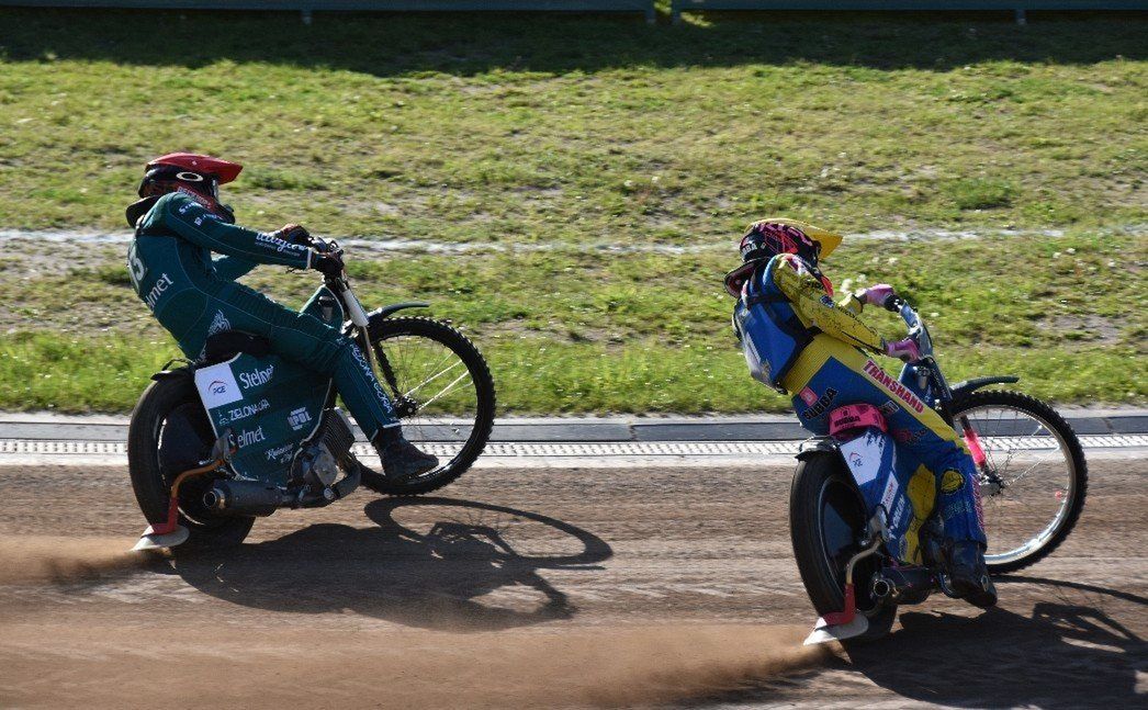 Pierwszy mecz obu drużyn w tym sezonie, który rozegrano 6 maja w Zielonej Górze, zakończył się zwycięstwem Falubazu 53:36.