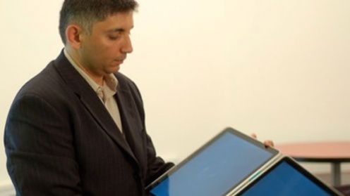 Tablet z dwoma ekranami wchodzi do sprzedaży! Po co? 1