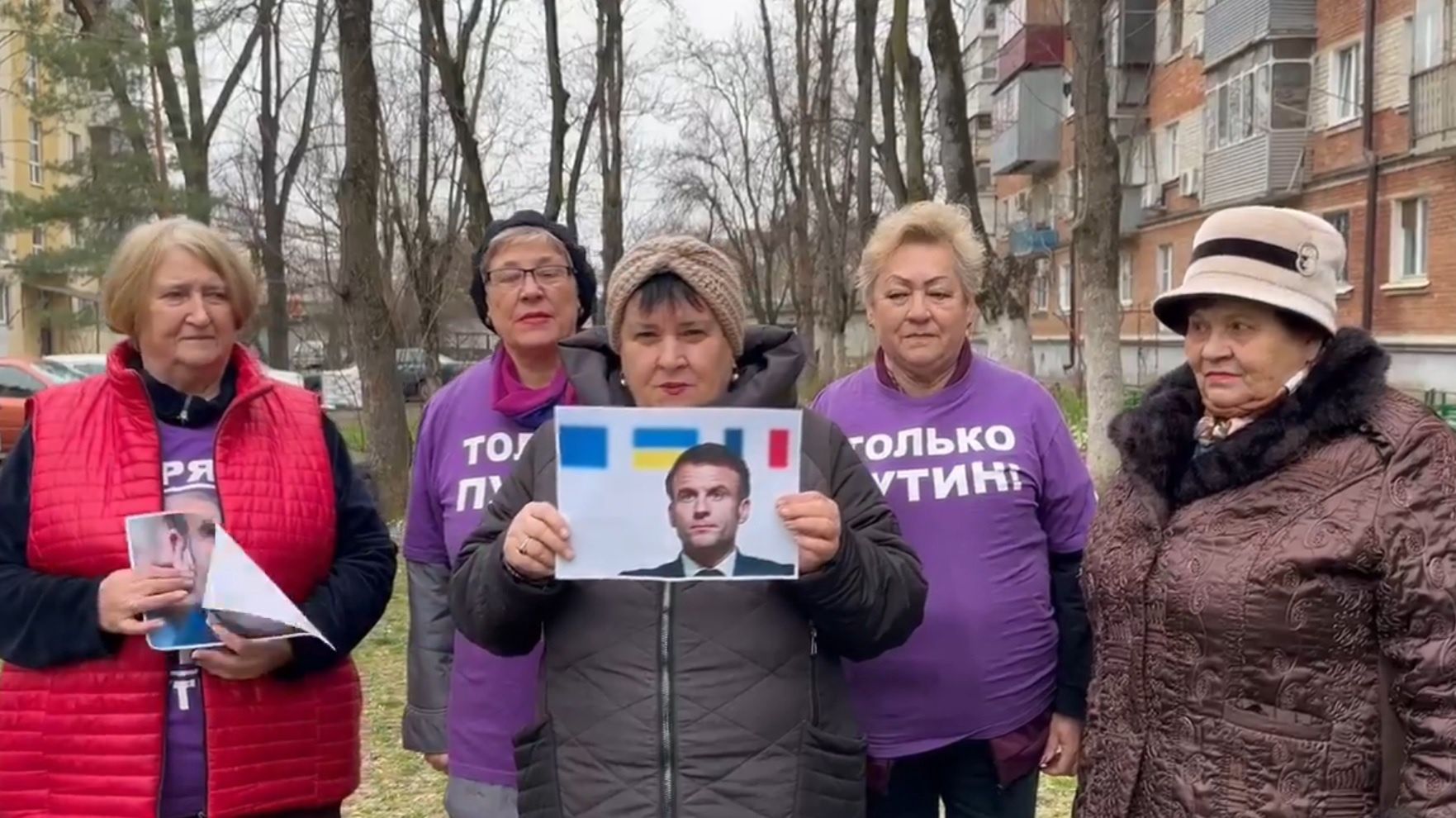 Seniorki z Rosji grożą Macronowi. "Ostrzegamy"