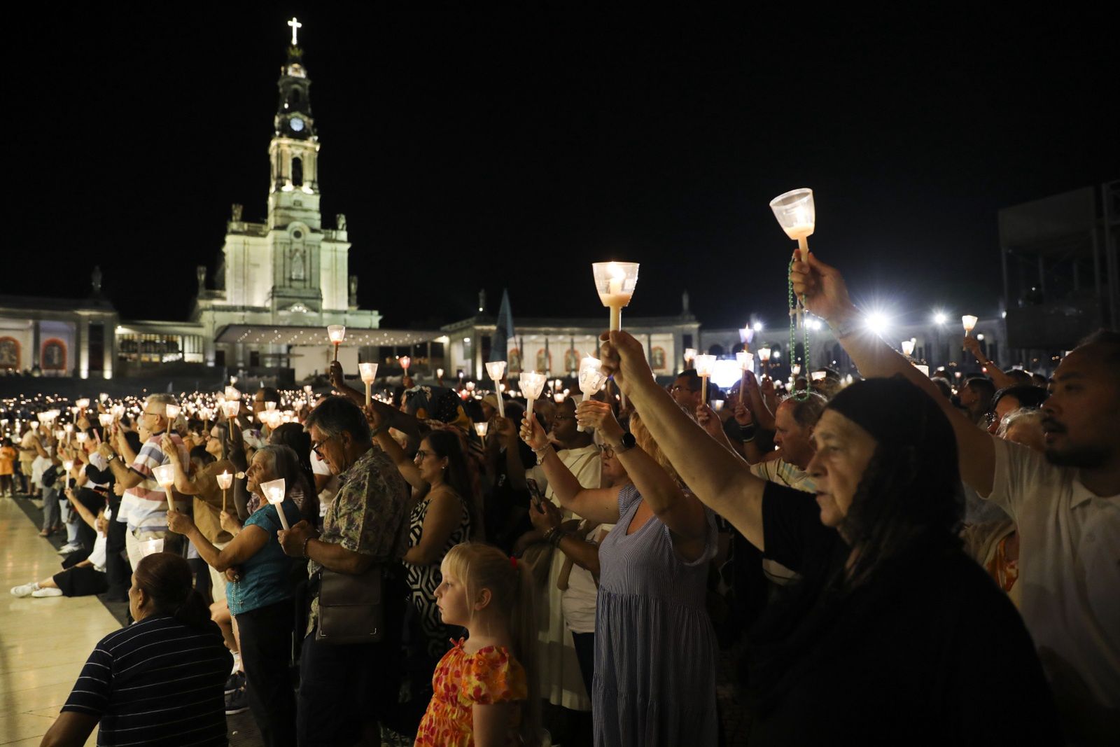 Tłumy pątników w Fatimie 