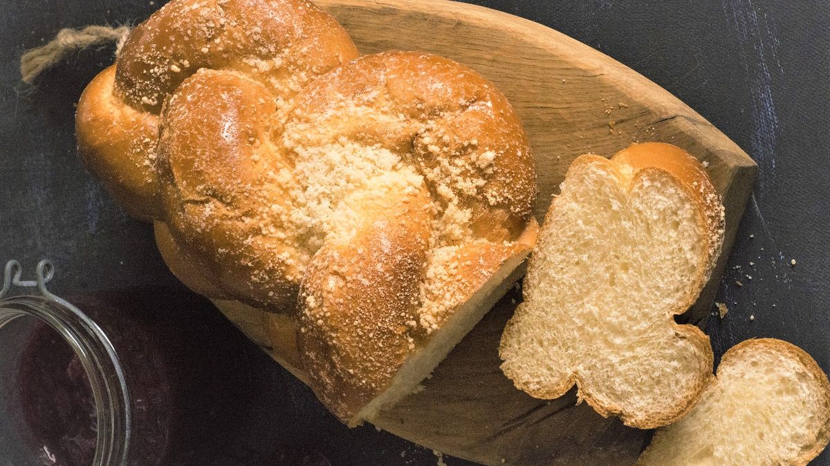 Domowa chałka jest bardzo prosta w przygotowaniu.