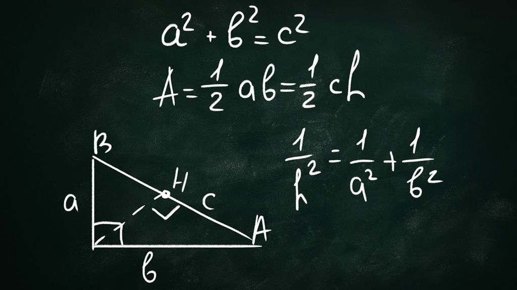 Obwód trójkąta to suma wszystkich boków tej figury
