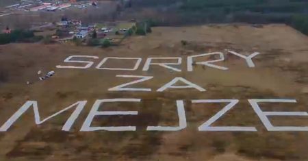 "Sorry za Mejzę". Mieszkańcy godzinami układali napis na polu!