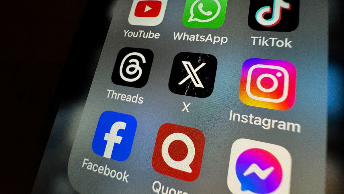 BATH, UNITED KINGDOM - OCTOBER 29: In this photo illustration the logo of US online social media and social networking site 'X' (formerly known as Twitter) is displayed centrally on a smartphone screen alongside that of Threads (L) and Instagram (R) on October 29, 2023 in Bath, England. On the top row the logo of online video sharing and social media platform YouTube is seen alongside that of Whatsapp and TikTok. Along the bottom row Facebook, Quora amd Messenger are displayed. It has been over a year since Elon Musk controversially bought the company in which he made lots of redundancies and also rebranded Twitter to the the letter 'X'. (Photo by Matt Cardy/Getty Images)