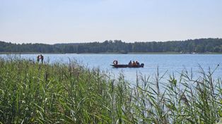 Mazowieckie: 22-latek zniknął pod taflą wody. Wznowiono poszukiwania