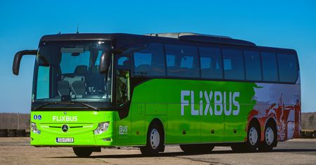 Umowa FlixBusa z Pocztą Polską, czyli bilet w pocztowym okienku