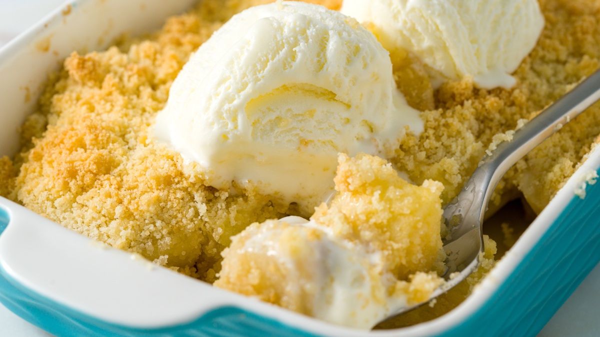 Rdestowiec z owocami pod kruszonką i lodami