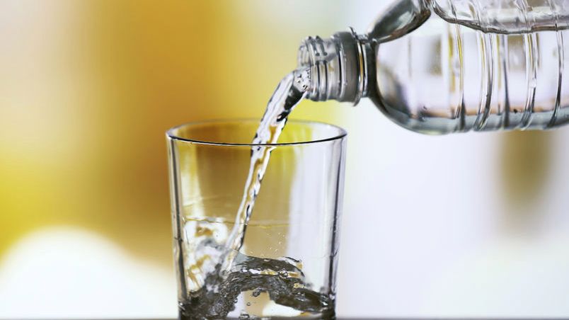 Wadą wody destylowanej jest jej wysoka kwasowość, na poziomie ok. 7 pH