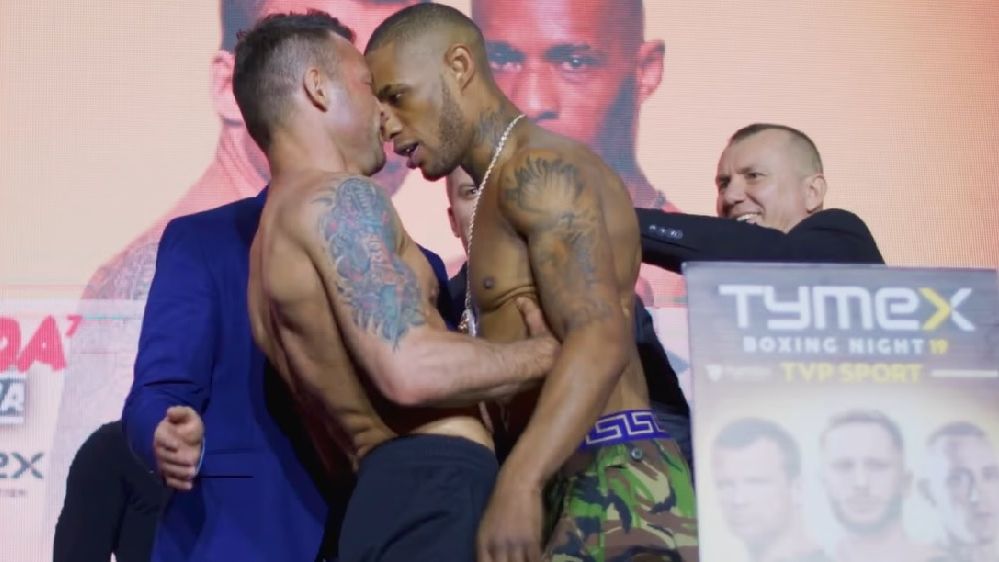 Ważenie przed walką Damiana Jonaka z Andrewem Robinsonem