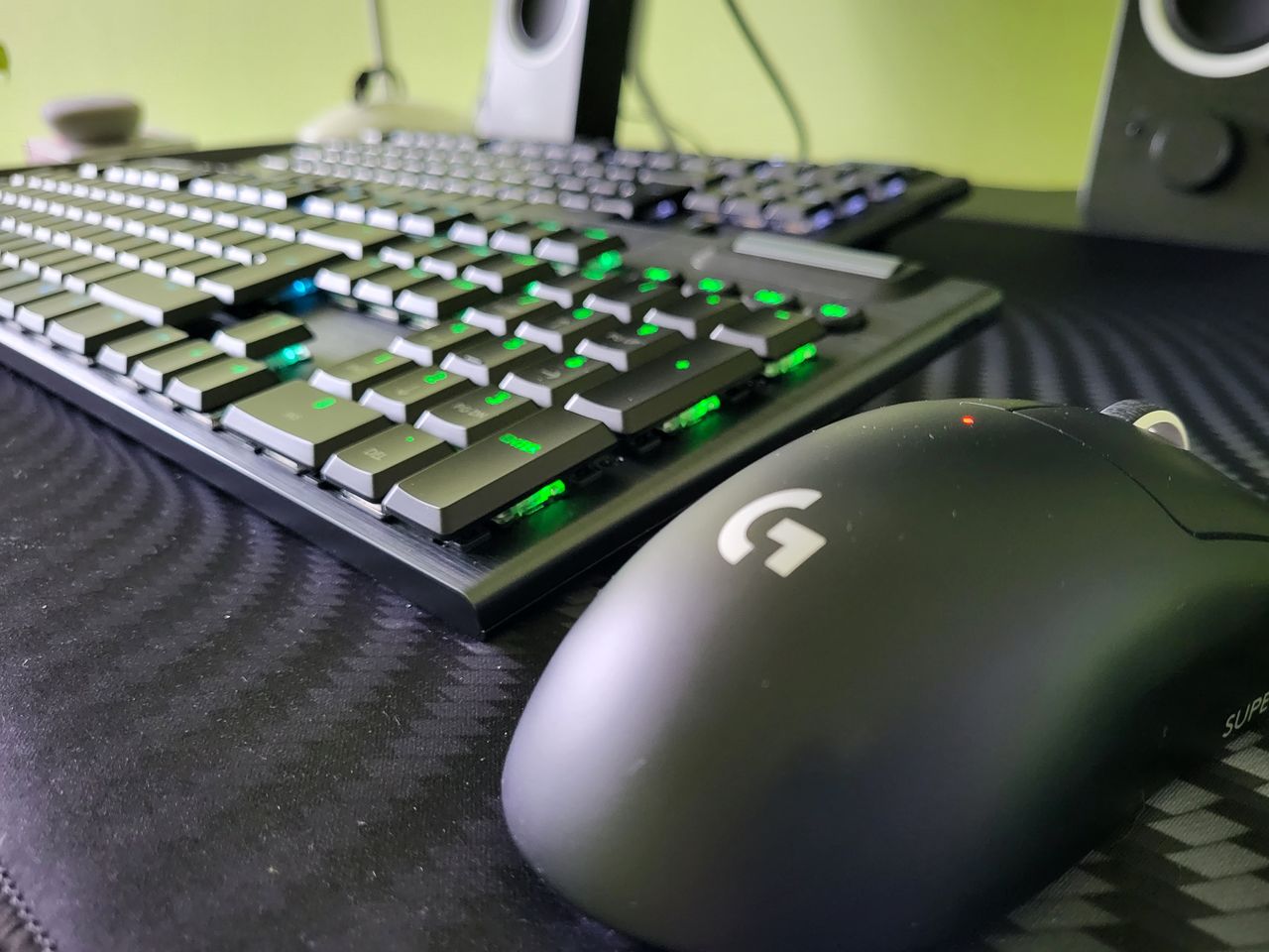 Logitech G915 - bezprzewodowa klawiatura mechaniczna, na którą Cię nie stać :(