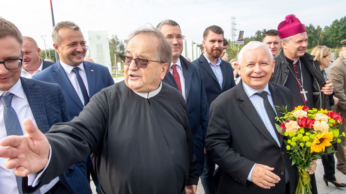 o. Tadeusz Rydzyk Jaros�aw Kaczy�ski
Tytus �mijewski
Godzina Mi�osierdzia Bo�ego, o. Tadeusz Rydzyk Jaros�aw Kaczy�ski, Radio Maryja, religia, rodzina, toruniu, wiara, XII Dzi�kczynienie w Naszej Rodzinie, Zgromadzenie Redemptoryst�w