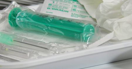 Tylko zaszczepieni dostaną 500+? Ten radykalny krok przekona Polaków?