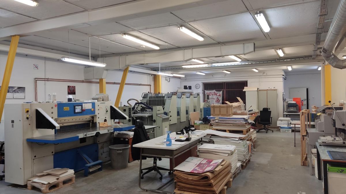 Zakład Wydawniczo-Poligraficzny (ZWP) przy ul. Usypiskowej 2 w Warszawie stoi od pół roku niewykorzystany. 