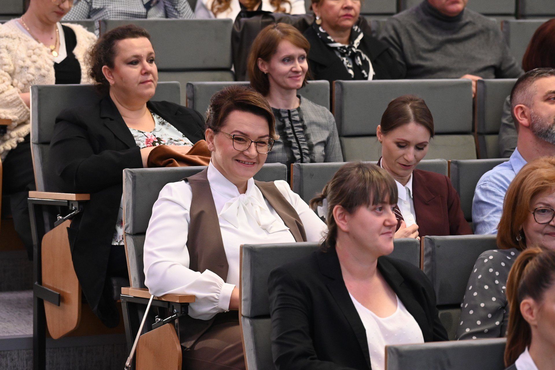 W czwartek, 9 października, swoje dokumenty odbiorą nauczyciele z pozostałych powiatów województwa.