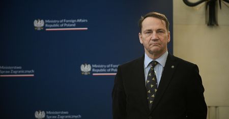 Sikorski: Sytuacja wokół Grenlandii budzi obawy