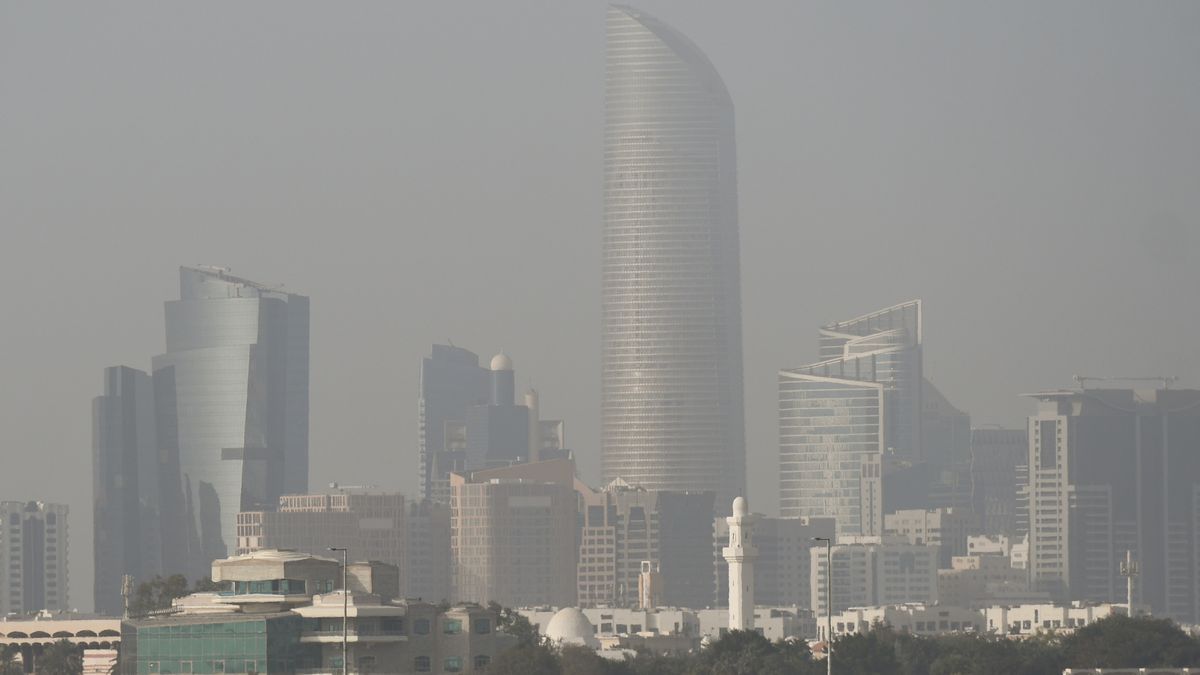 Odłamki irańskiej rakiety zabiły jedną osobę w ZEA.