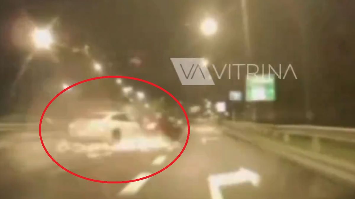 Wypadek na Trasie Łazienkowskiej. Screen z nagrania