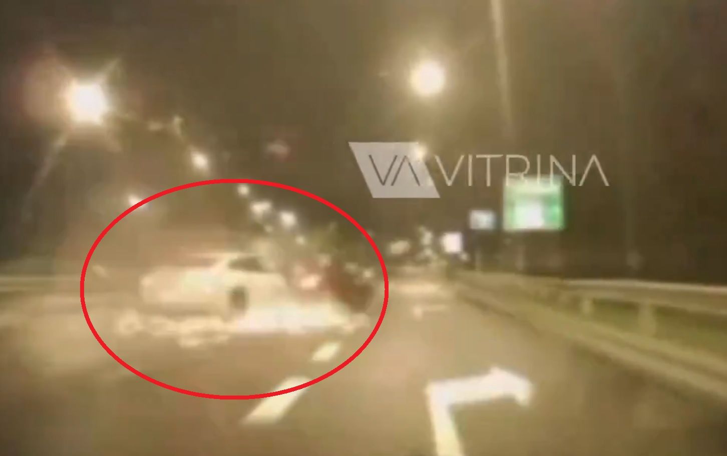 Wypadek na Trasie Łazienkowskiej. Screen z nagrania
