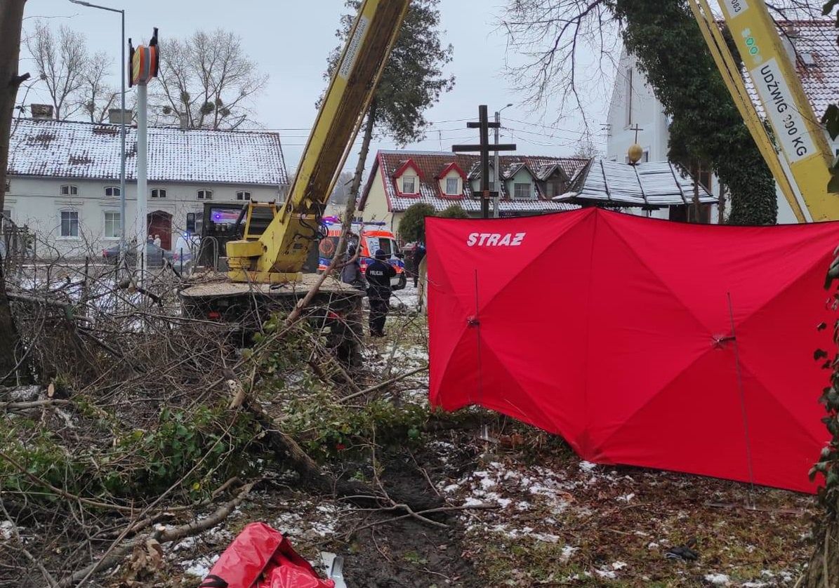 Tragiczny wypadek na cmentarzu. Nie żyje mężczyzna