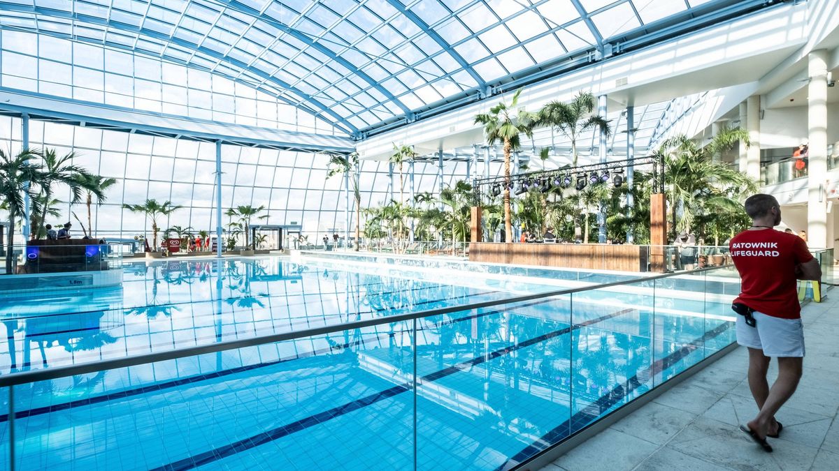 Park wodny pod szklanym dachem został z pompą otwarty pod koniec lutego 2020 r. Wkrótce - z powodu pandemii - został zamknięty.