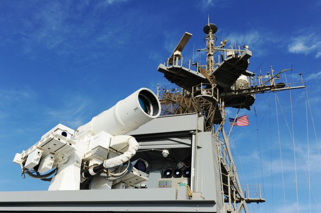 AN/SEQ-3 Laser Weapon System na pokładzie USS Ponce