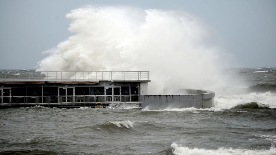 Na Wybrzeżu mogą pojawić się kilkunastometrowe fale