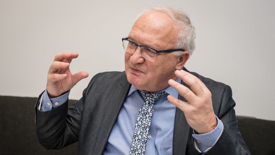 Koronawirus w Polsce. Prof. Simon o luzowaniu obostrzeń: to idiotyzm i mówię to świadomie