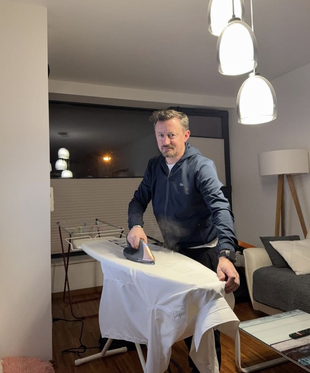 Adam Małysz w trakcie prasowania